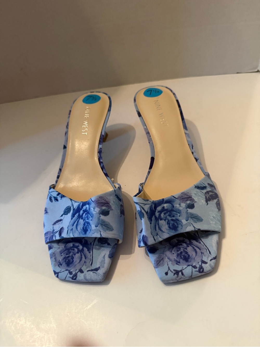 Nine West Ninya Light Blue Floral Kitty Heels Women’s 7.5 NEW